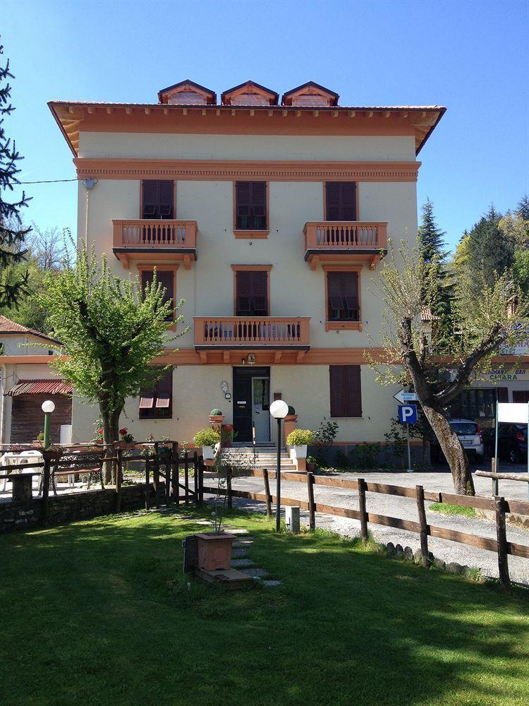 Albergo Chiara Savignone Bagian luar foto