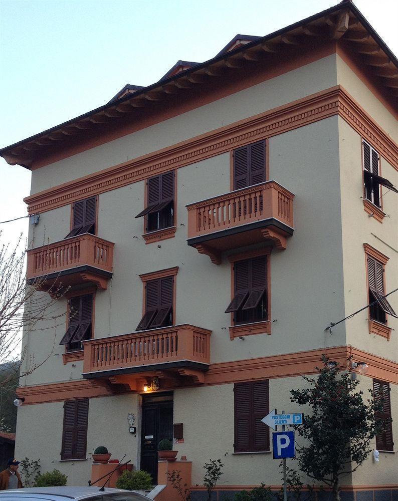 Albergo Chiara Savignone Bagian luar foto