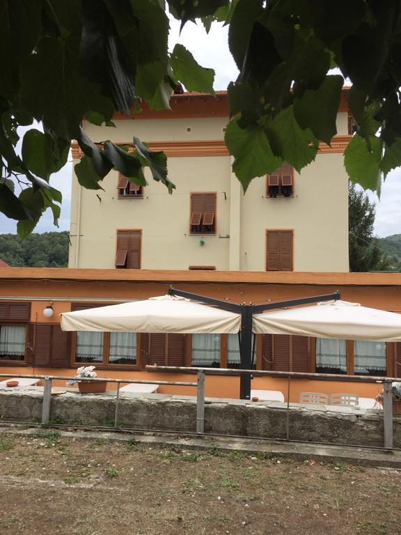 Albergo Chiara Savignone Bagian luar foto